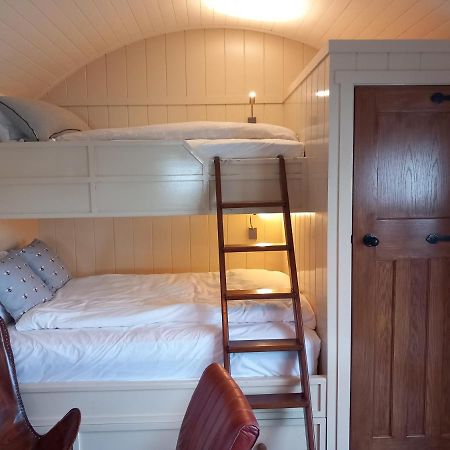 Delightful Shepherds Hut Westport Luaran gambar