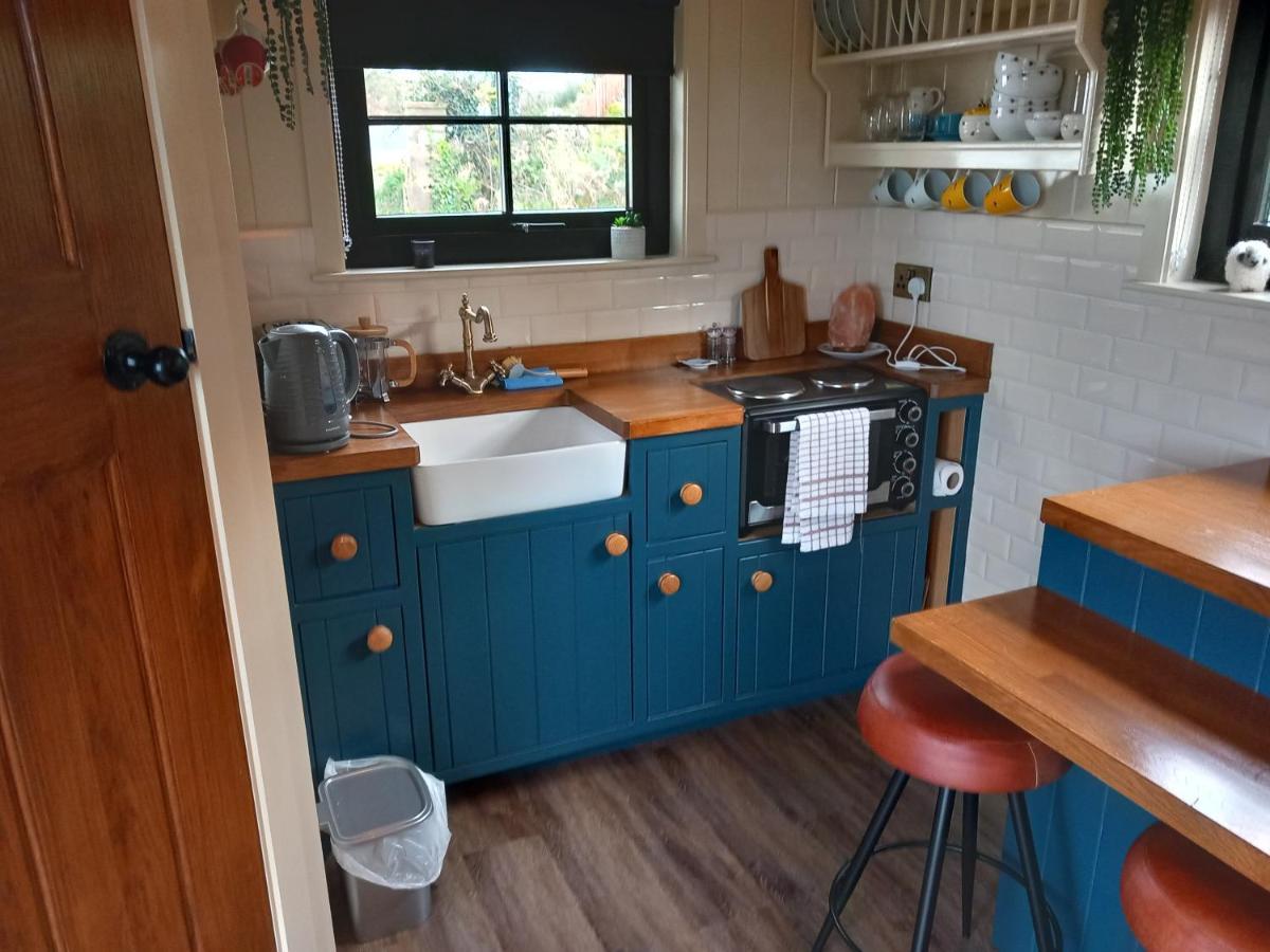 Delightful Shepherds Hut Westport Luaran gambar