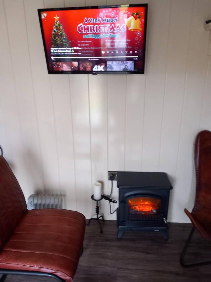 Delightful Shepherds Hut Westport Luaran gambar