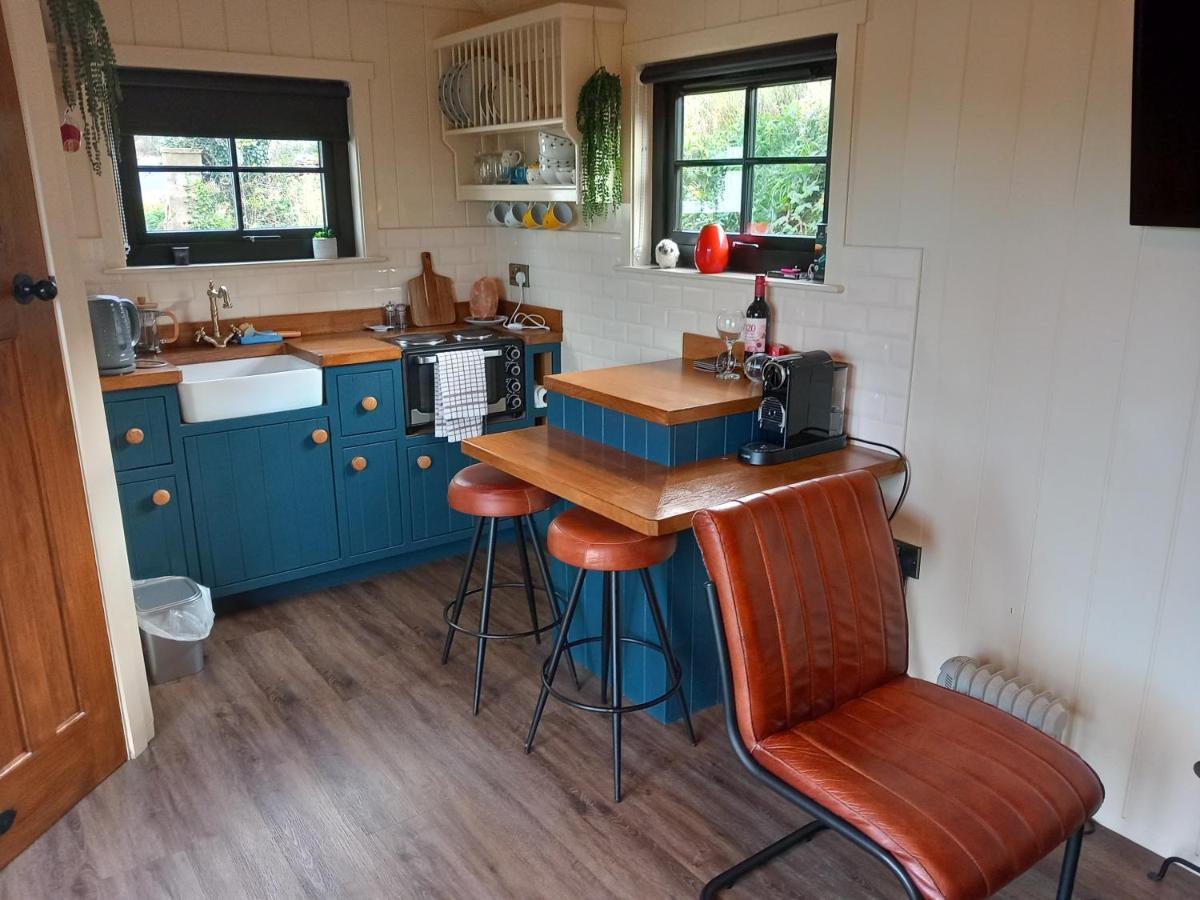 Delightful Shepherds Hut Westport Luaran gambar